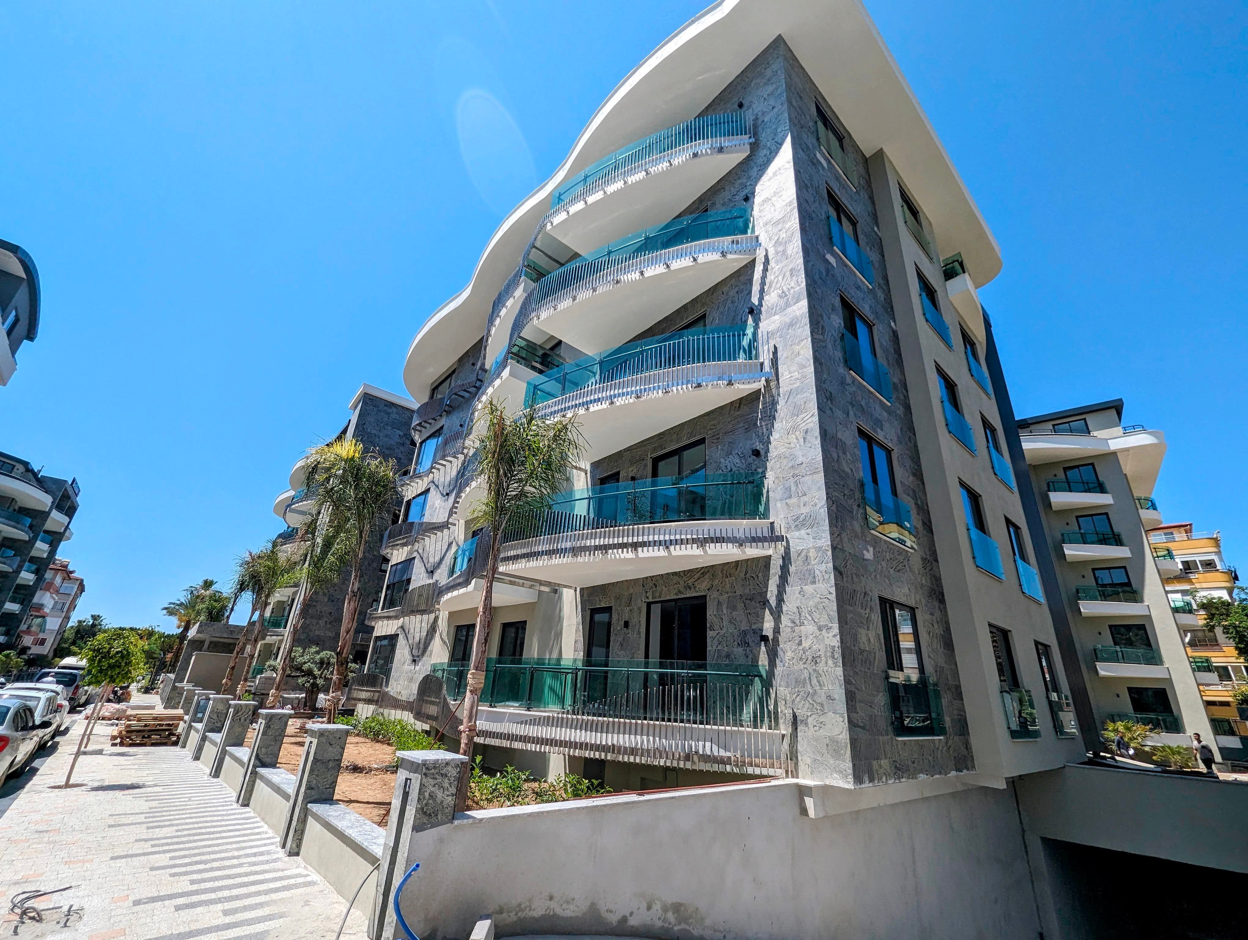 Wohnung in Alanya in zentraler Lage, 1 Schlafzimmer, 1 Bad, Pool, 200 Meter zum Meer, exklusive Anlage
