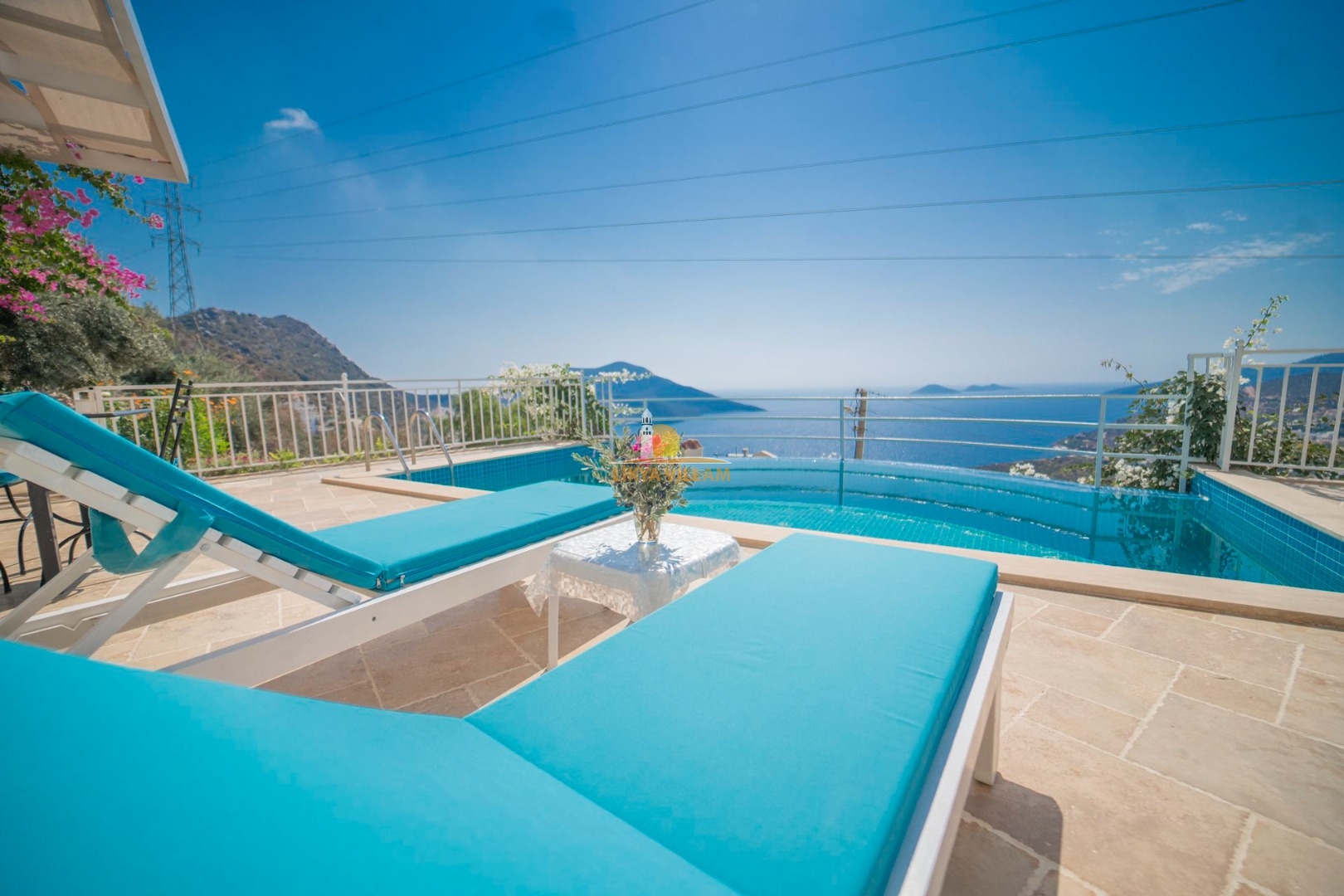 Villa in Kalkan mit Meerblick, privater Pool, 5 Schlafzimmer, 5 Bäder, 4 Etagen, zentral, 10 Personen