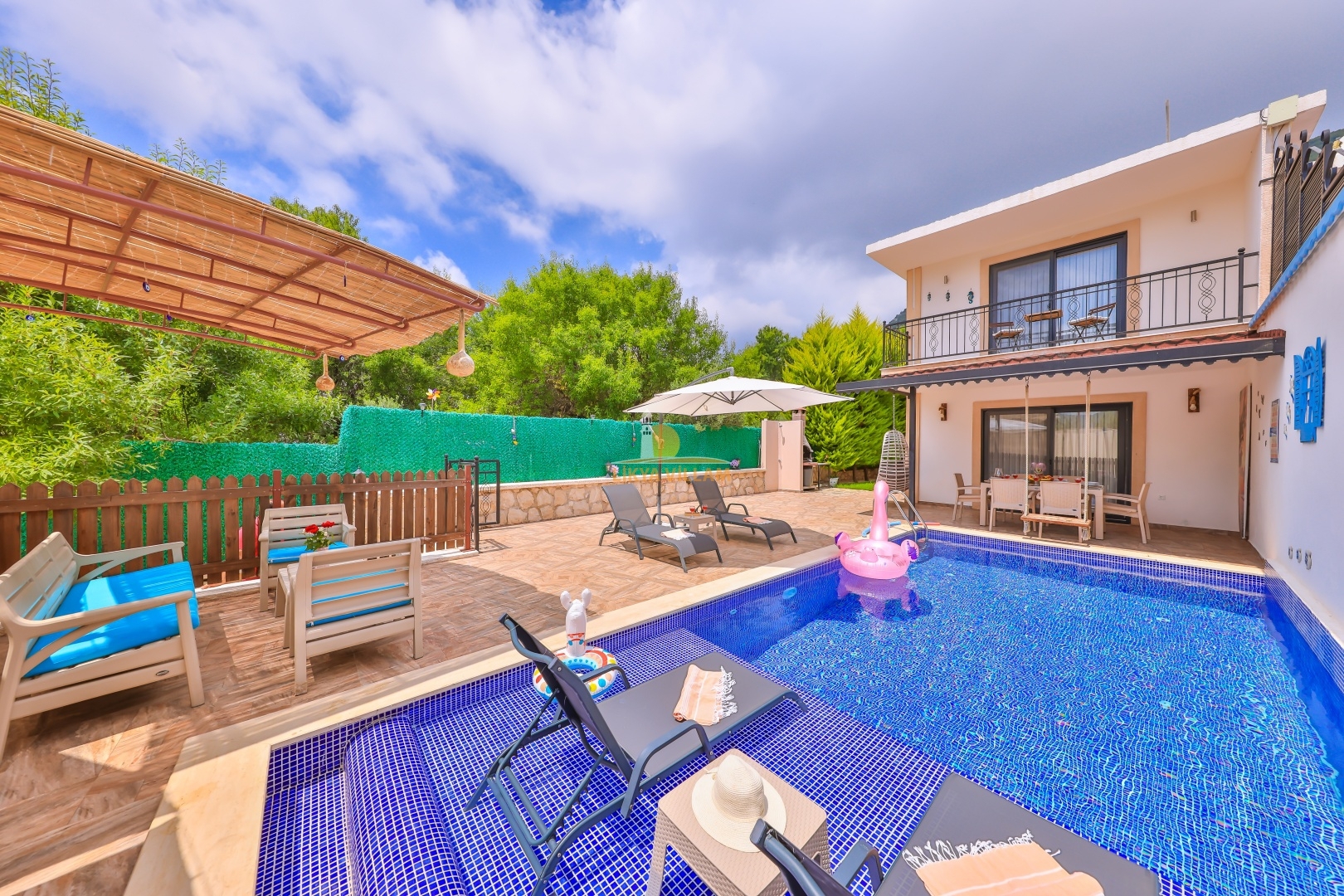 Villa in Kas mit Bergblick, privater Pool, 2 Schlafzimmer, 3 Bäder, Poolterrasse, Garten, 2 Etagen