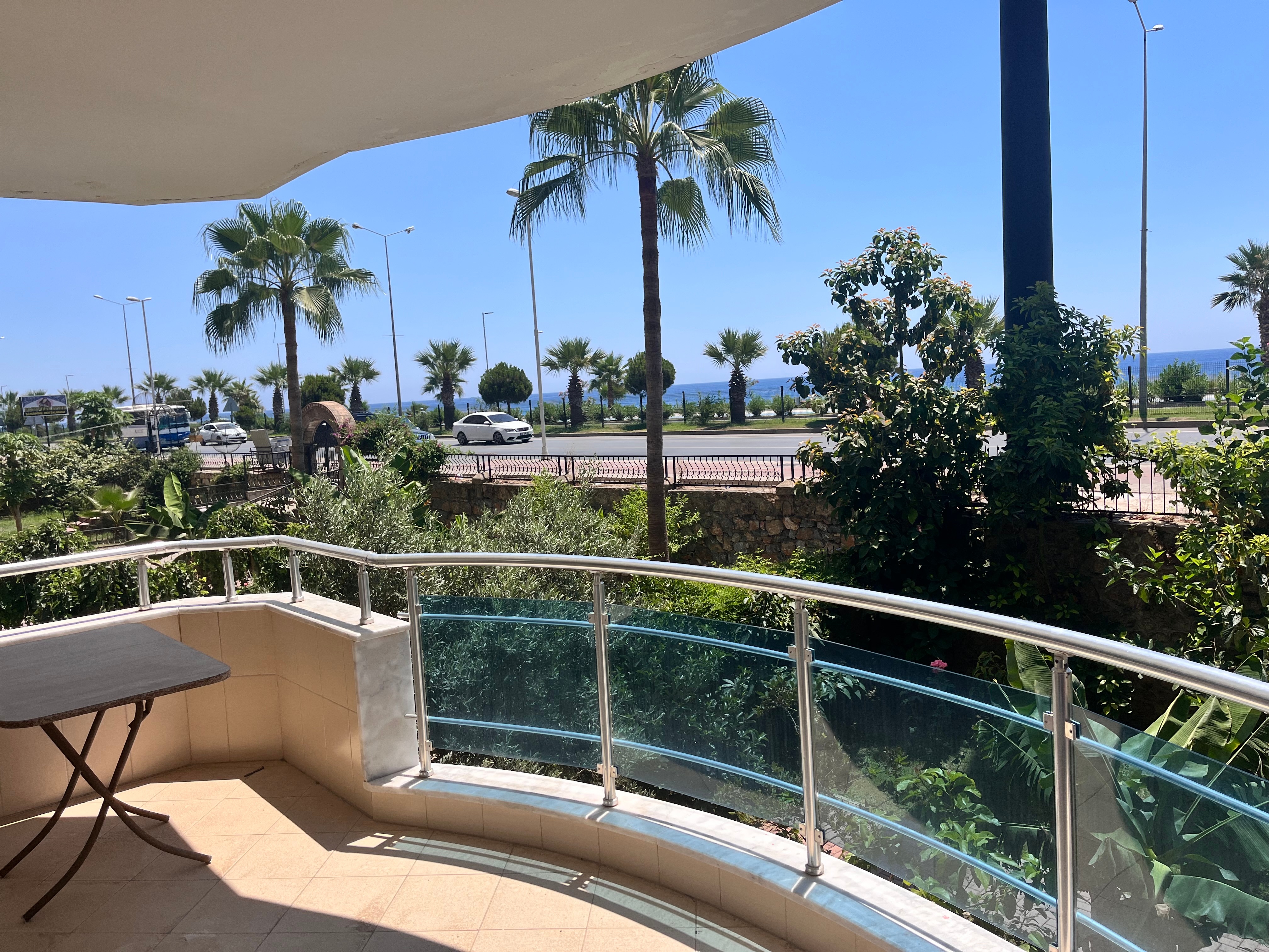 Wohnung 125qm in Alanya mit Meerblick, 2 Schlafzimmer, 2 Bäder, Pool, direkt am Meer