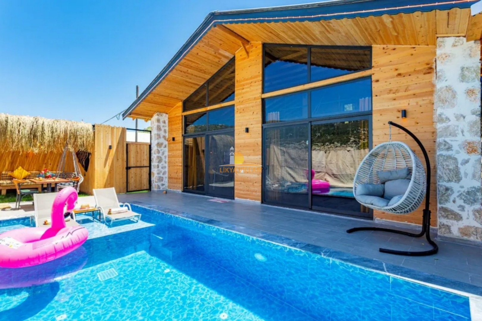 Villa oberhalb Kalkan mit Bergblick, privater Pool, 1 Schlafzimmer, 1 Bad, Whirlpool, Garten, 2 Etagen, ideal für 2 Personen