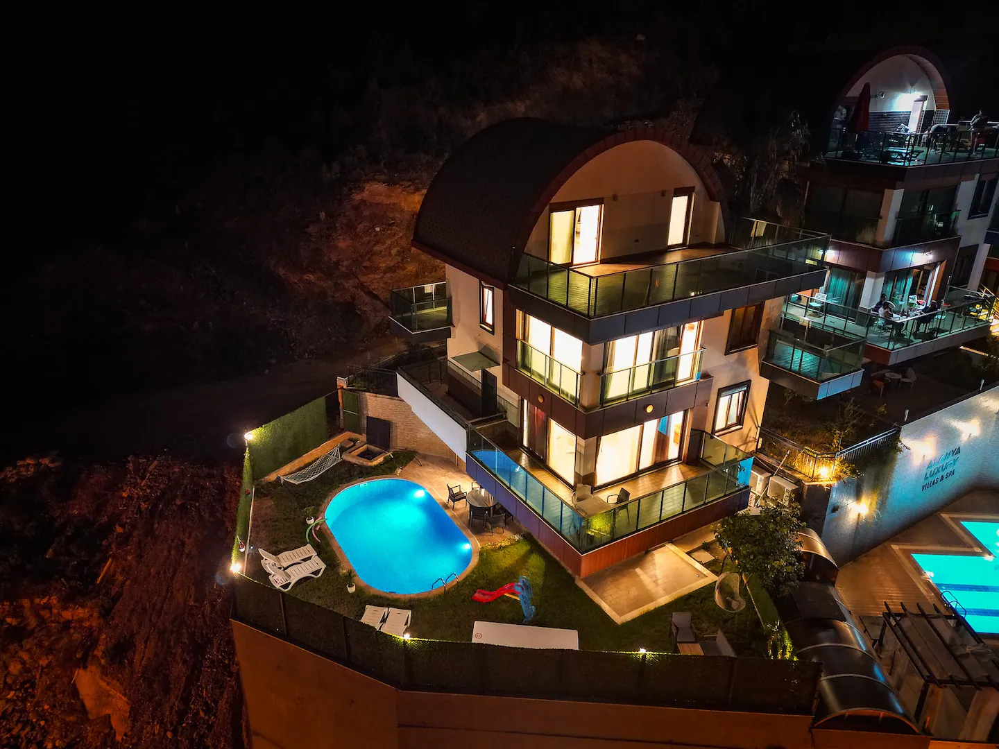 Villa 315qm in Alanya mit Meerblick, privater Pool, 5 Schlafzimmer, 4 Bäder, 4 Etagen