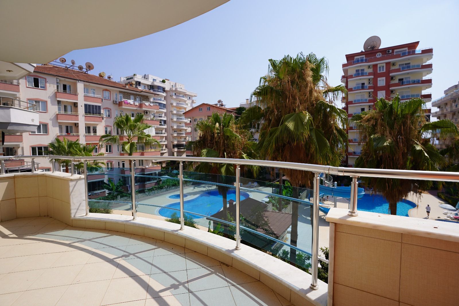 Wohnung 126qm in Alanya mit 2 Schlafzimmer, 2 Bäder, Pool, 100 Meter zum Meer