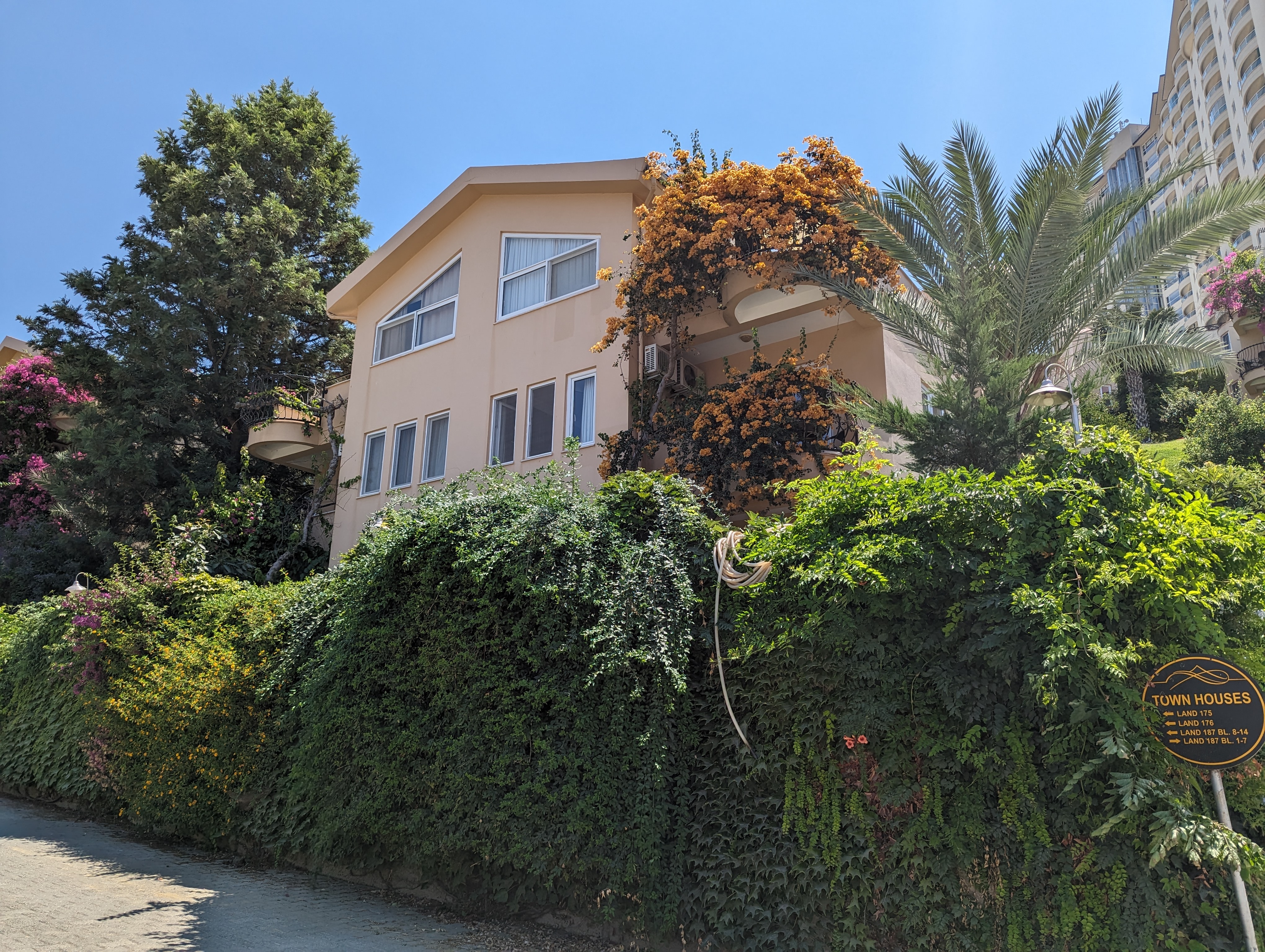 Villa 180qm in Alanya mit Meerblick, 3 Schlafzimmer, 3 Bäder, Pool, 300qm Garten, 3 Etagen