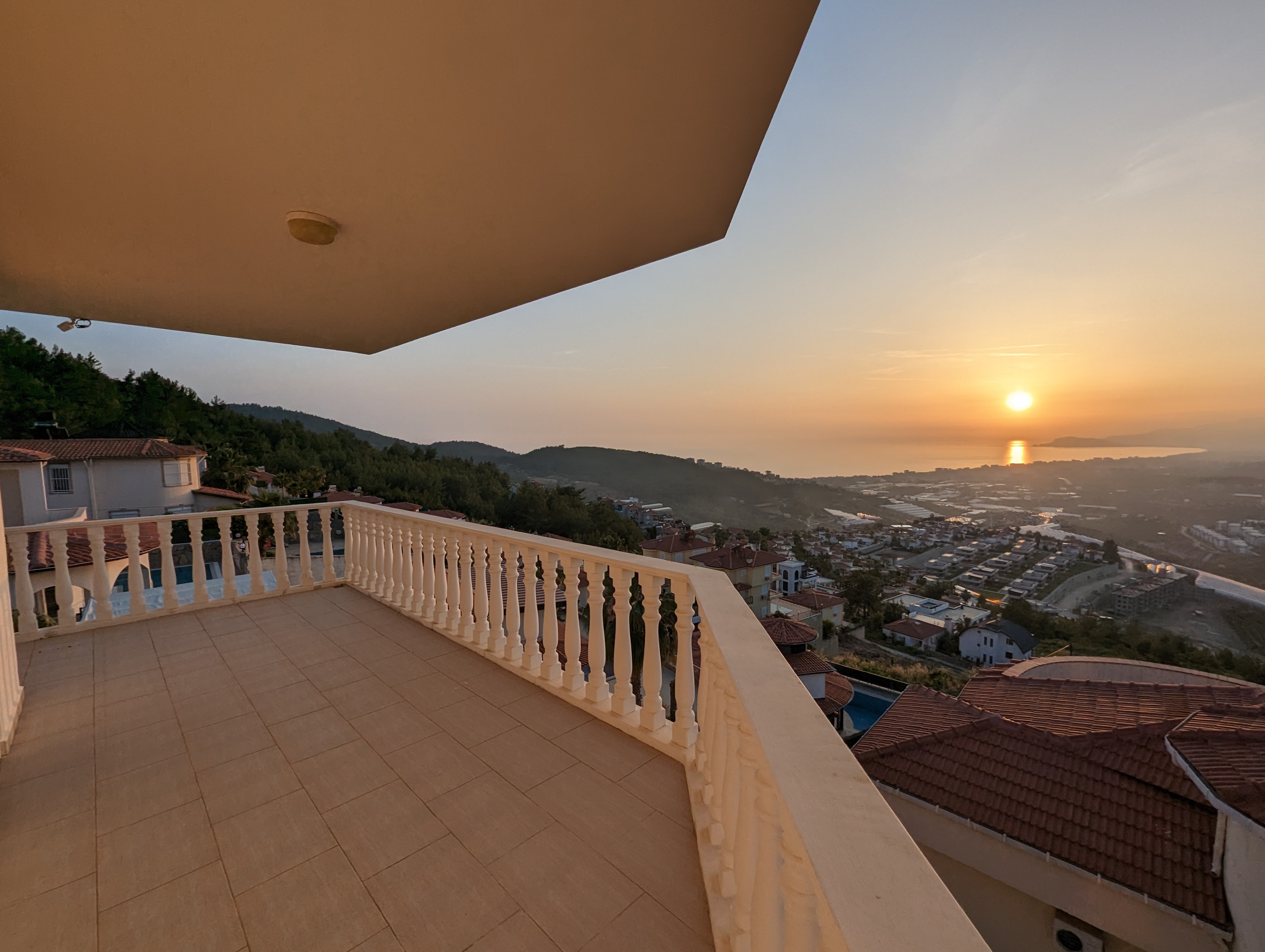 Villa 370qm in Alanya mit Panoramablick, 4 Schlafzimmer, 3 Bäder, 4 Etagen, Pool