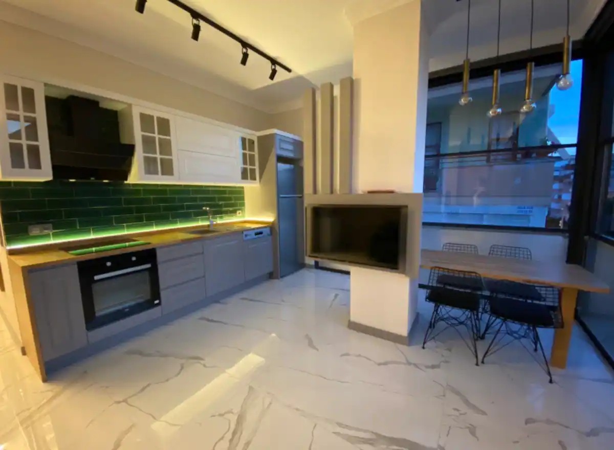 Wohnung 78qm in Alanya Zentrum, 2 Schlafzimmer, 1 Badezimmer, 150 Meter vom Kleopatra-Strand entfernt 