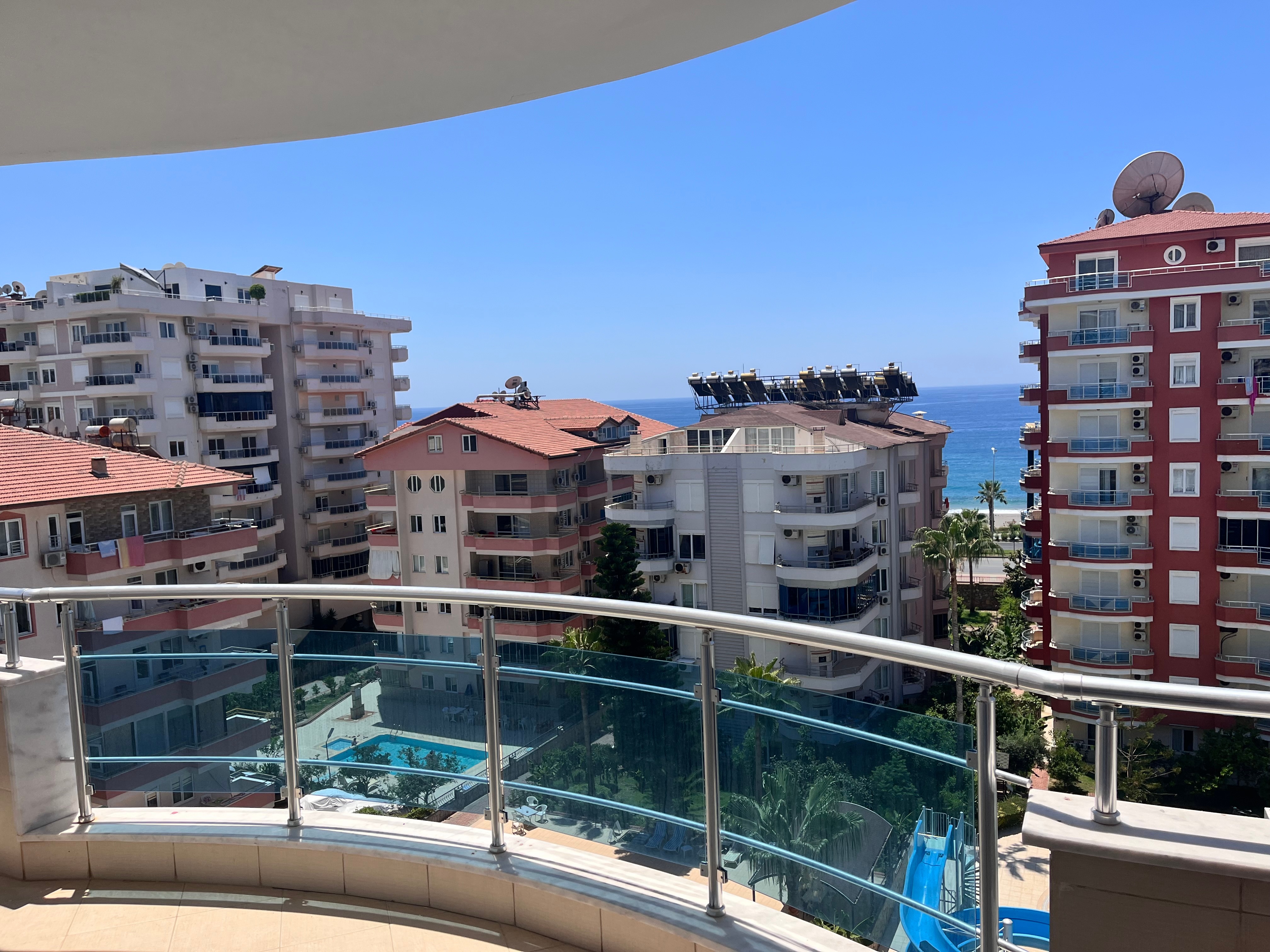 Wohnung 125qm in Alanya, Meerblick, 2 Schlafzimmer, 2 Bäder, Pool, direkt am Meer
