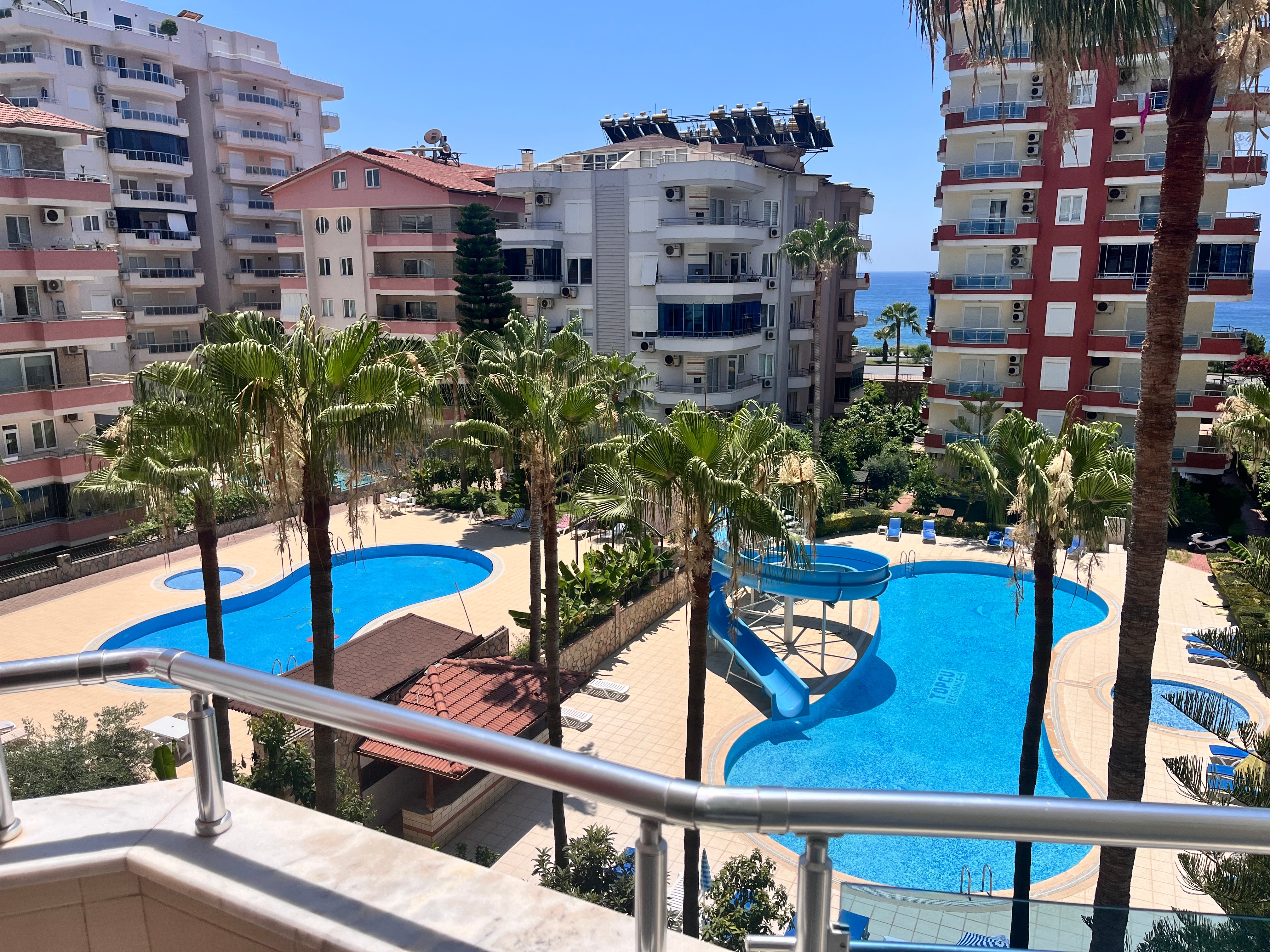 Wohnung 127qm in Alanya mit 2 Schlafzimmer, 2 Bäder, Pool, direkt am Meer