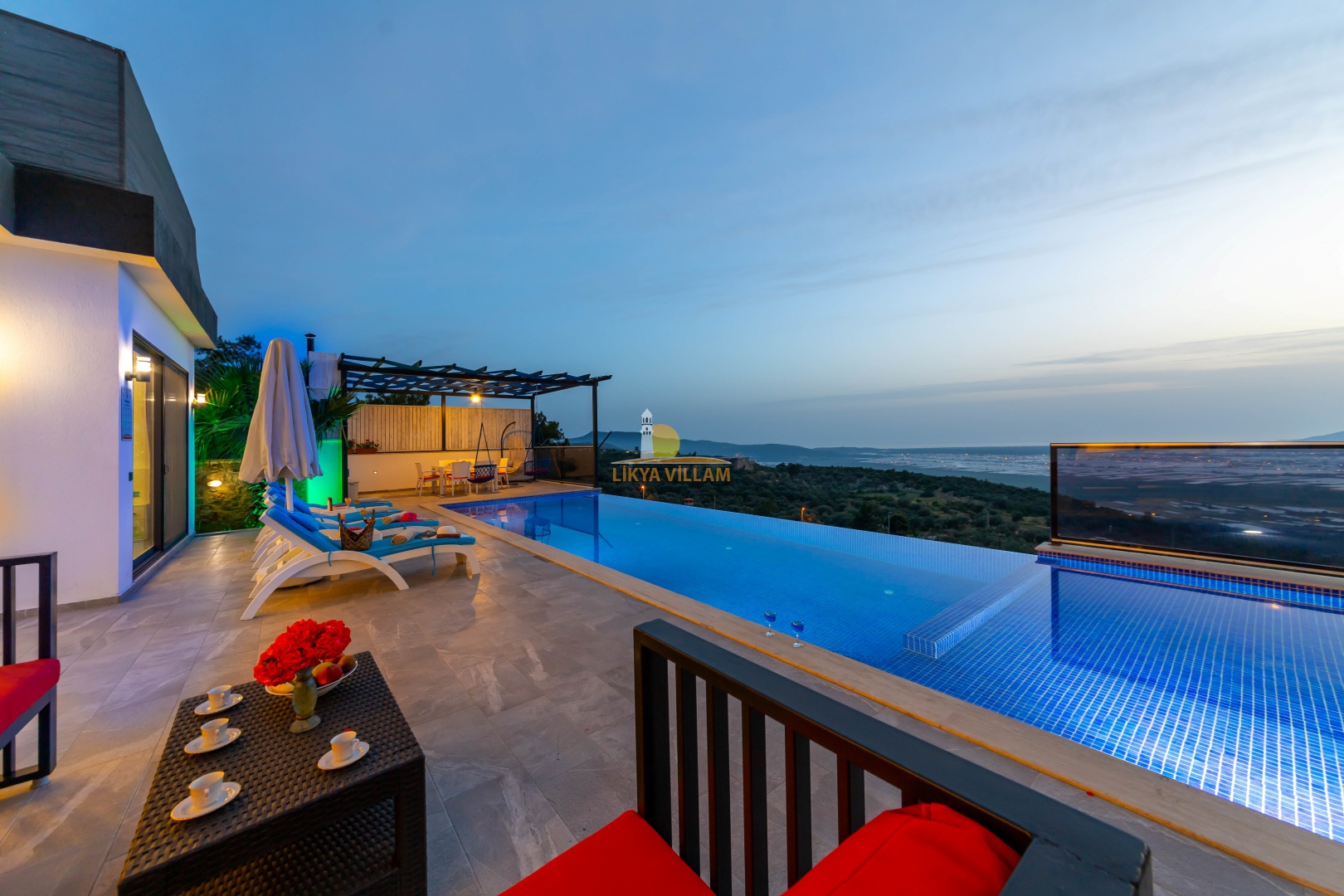 Villa oberhalb Kalkan, privater Pool, 2 Schlafzimmer, 2 Bäder, Whirlpool, Garten
