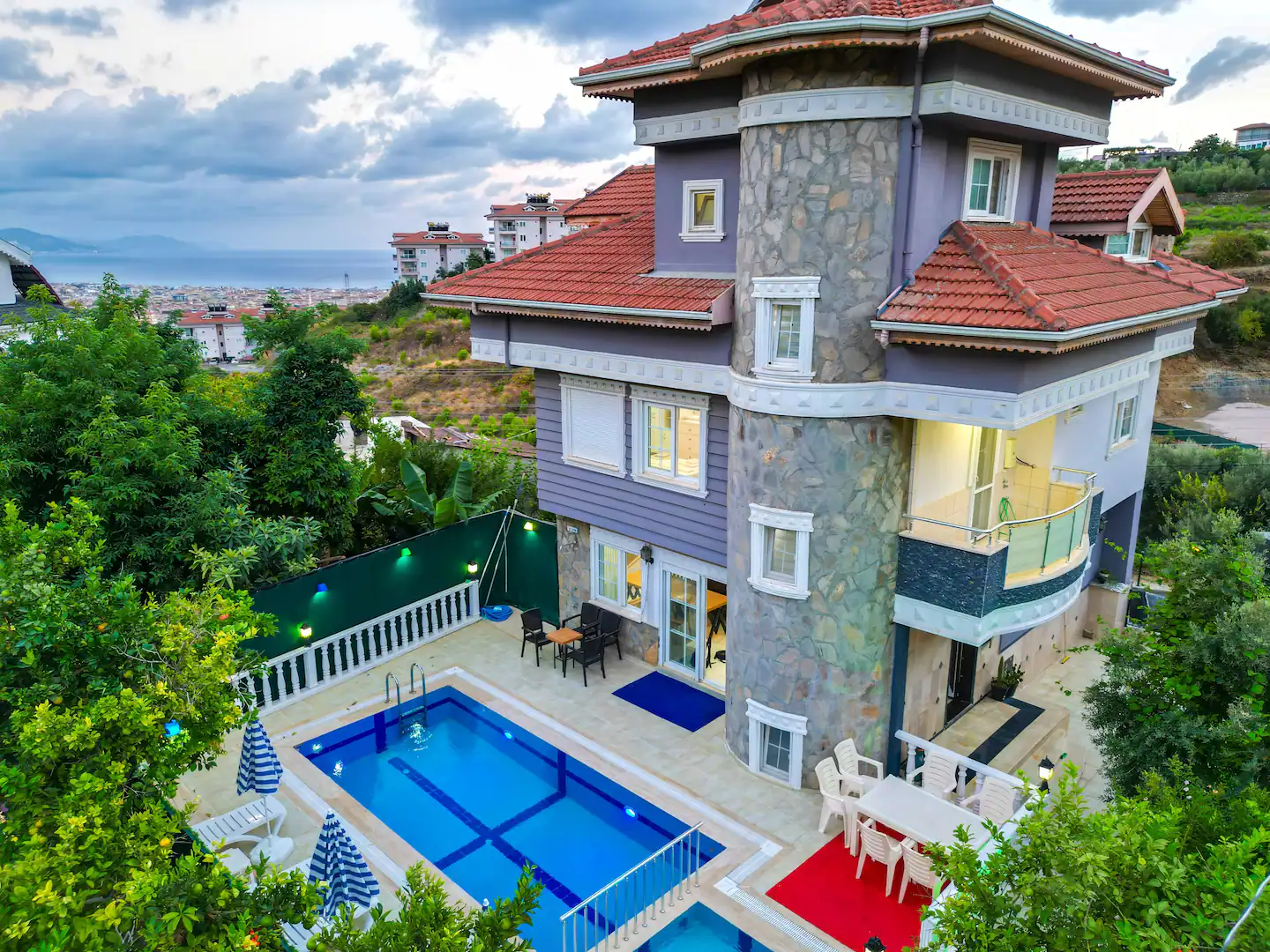 Villa 340qm in Alanya mit Meerblick, beheizter privater Pool, 5 Schlafzimmer, 2 Bäder,  4 Etagen