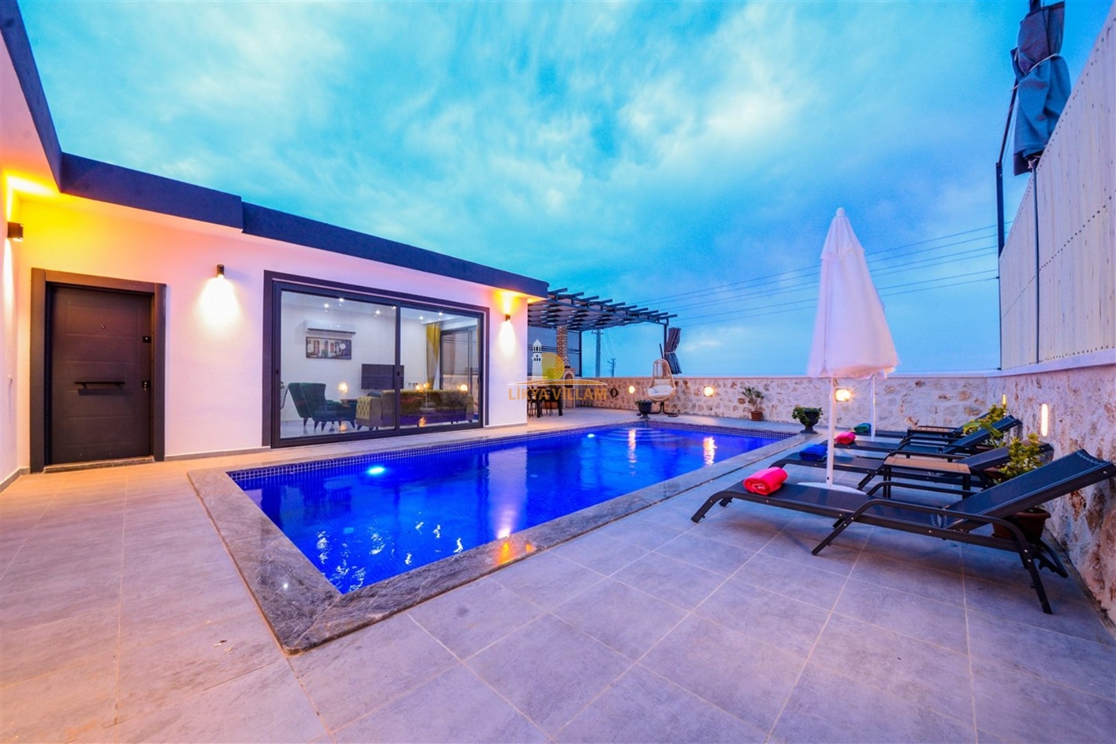 Villa oberhalb Kalkan, Meerblick, privater Pool, 2 Schlafzimmer, 2 Bäder, Whirlpool, zentral