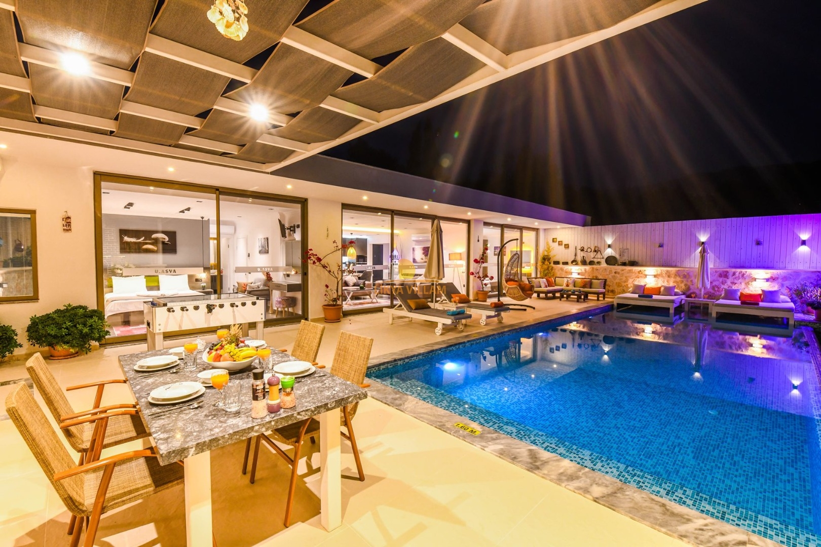 Villa oberhalb Kalkan mit Bergblick, privater Pool, 2 Schlafzimmer, 2 Bäder, Whirlpool, grosser Garten