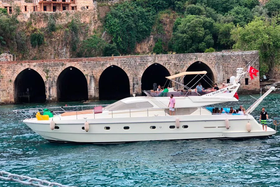 Motoryacht Sea Star Kaan | 20 m | bis zu 15 Personen | mit Kaptain