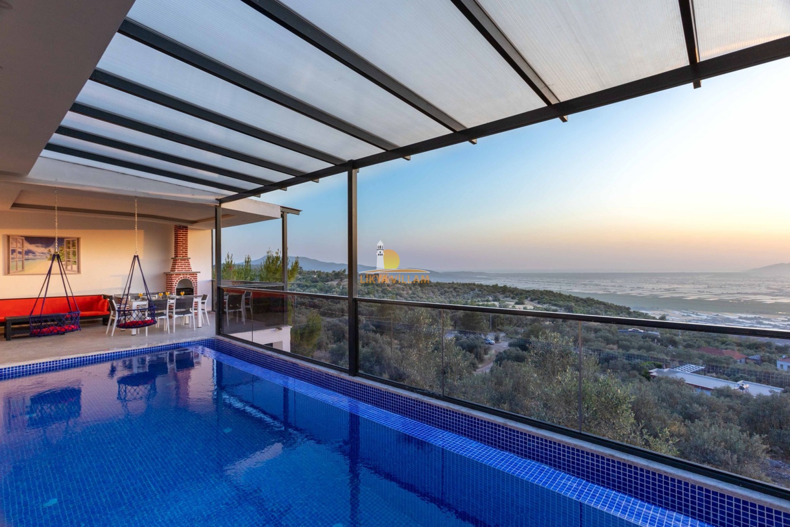 Villa in Kalkan mit Meerblick, überdachter Pool, 2 Schlafzimmer, 2 Bäder, Whirlpool, Sauna