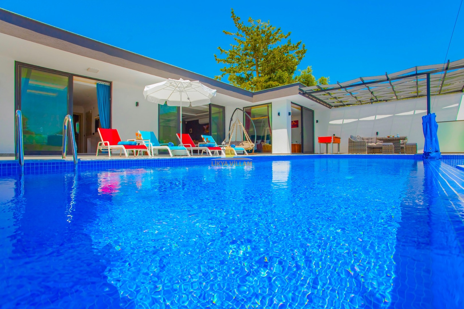 Villa oberhalb Kalkan mit Bergblick, privater Pool, 2 Schlafzimmer, 2 Bäder, Whirlpool